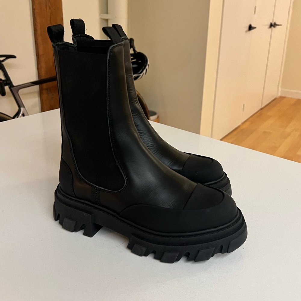 BNWT Ganni Lug Tread Boots - 38 (Size 7/7.5)